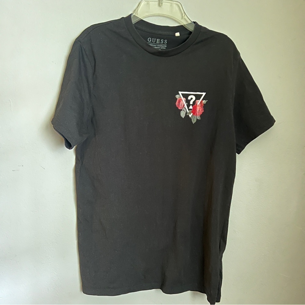 Guess Black Short Sleeve Tee with Logo and Red Roses Graphic Size Large EUC